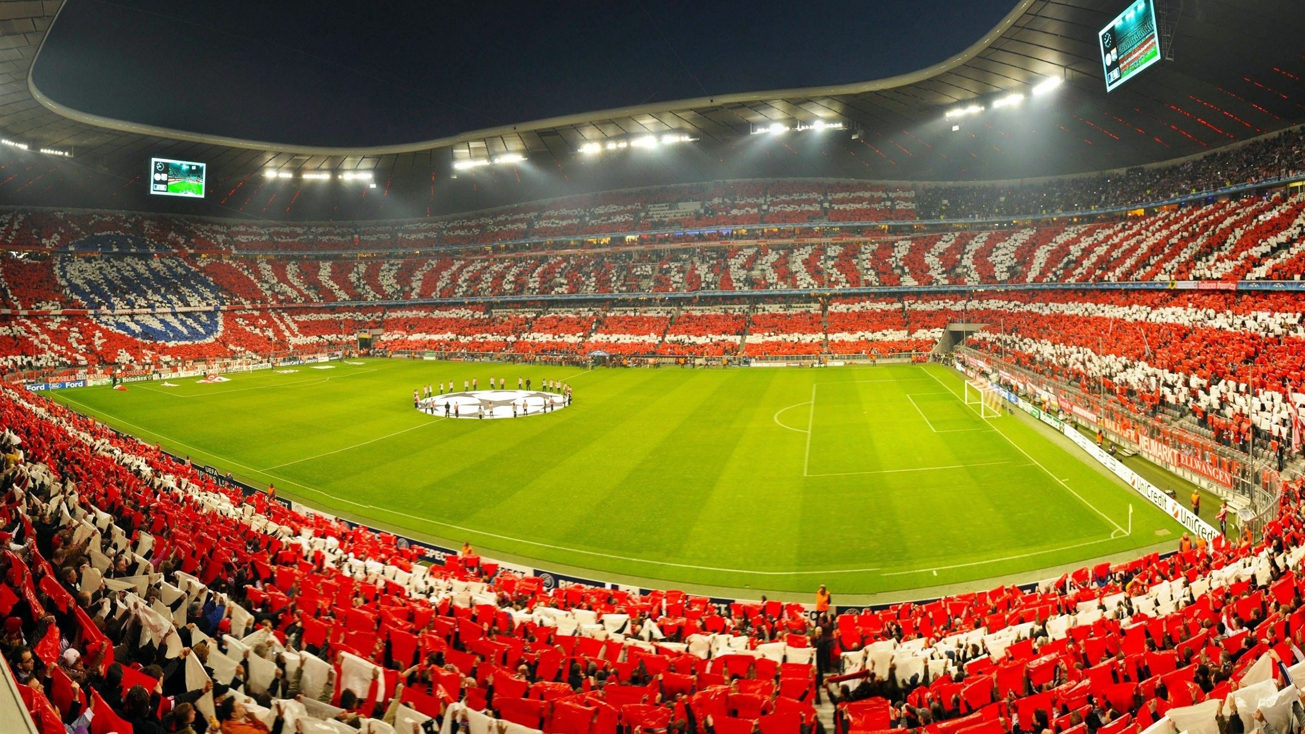 德甲创新战术引领潮流，比赛中精彩瞬间频繁发生，德甲的比赛